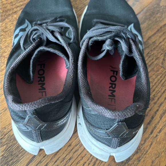 Saucony black kinvara runners sneakers - Picture 5 of 5